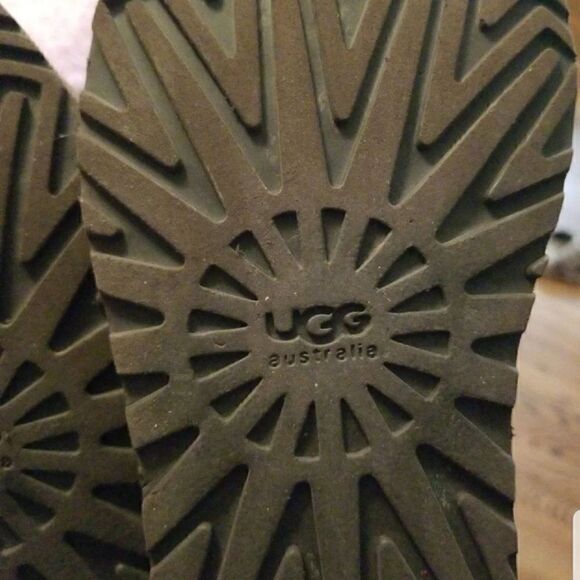 UGG Chocolate short style size 5 good condition - Picture 11 of 14